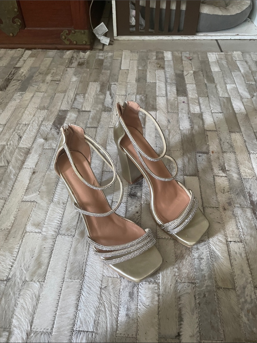 Fashion nova Elegant Women's Strappy Heeled Sandals in Champagne